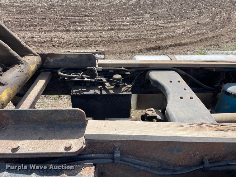 image for item LW9019 1994 Ford  LTL9000 Aeromax  grain truck