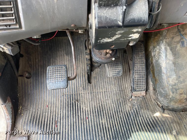 image for item LW9019 1994 Ford  LTL9000 Aeromax  grain truck