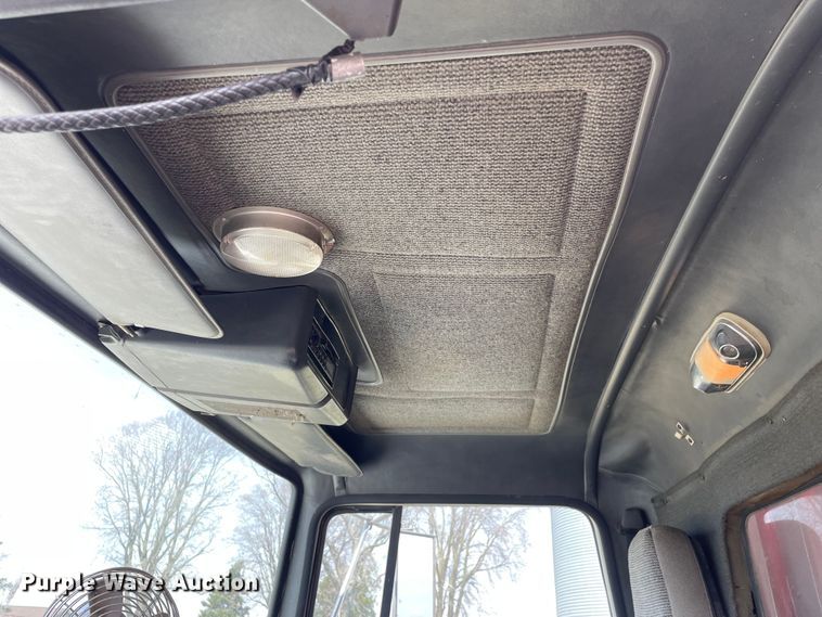 image for item LW9019 1994 Ford  LTL9000 Aeromax  grain truck