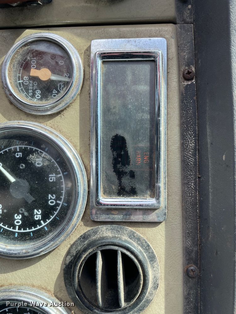 image for item LW9019 1994 Ford  LTL9000 Aeromax  grain truck