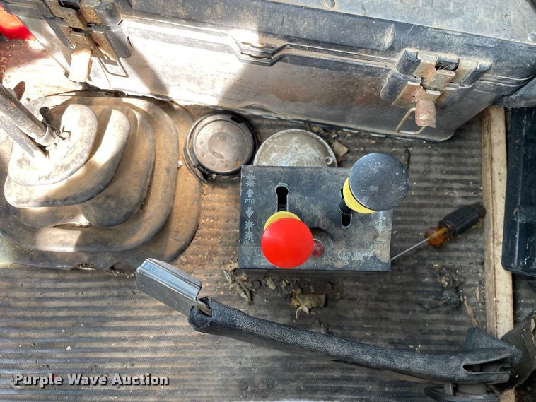 image for item LW9019 1994 Ford  LTL9000 Aeromax  grain truck