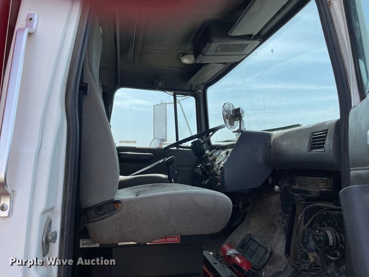 image for item LW9019 1994 Ford  LTL9000 Aeromax  grain truck