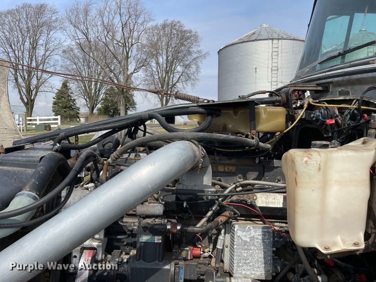 image for item LW9019 1994 Ford  LTL9000 Aeromax  grain truck