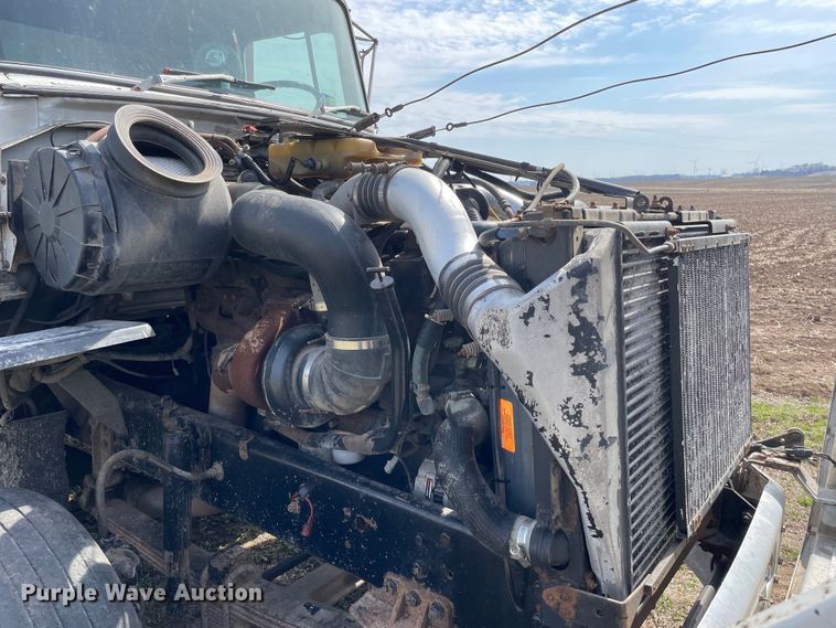 image for item LW9019 1994 Ford  LTL9000 Aeromax  grain truck