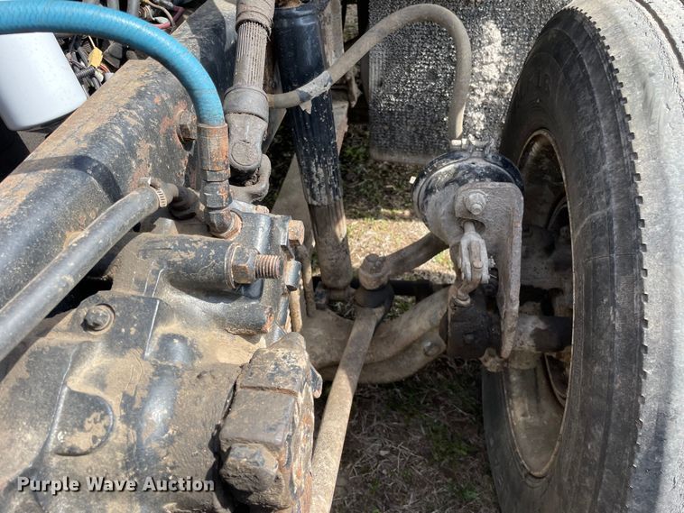 image for item LW9019 1994 Ford  LTL9000 Aeromax  grain truck