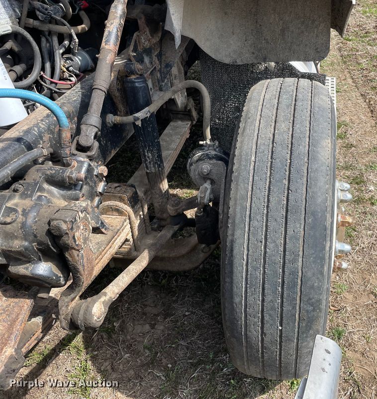 image for item LW9019 1994 Ford  LTL9000 Aeromax  grain truck