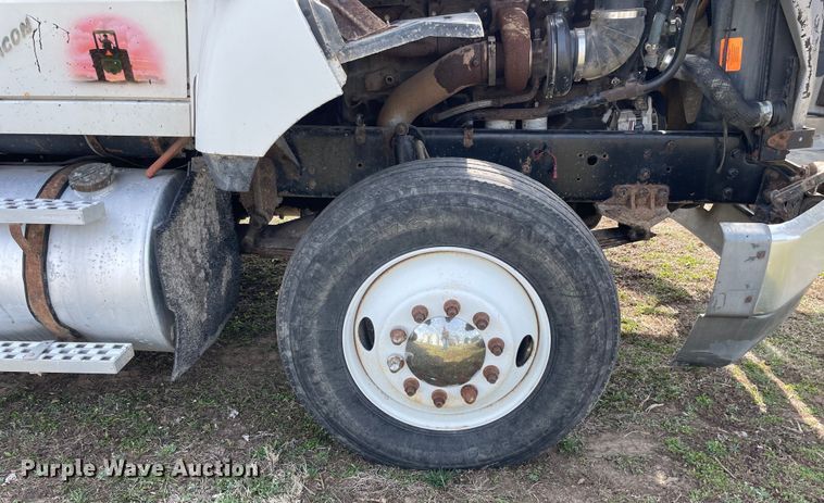 image for item LW9019 1994 Ford  LTL9000 Aeromax  grain truck