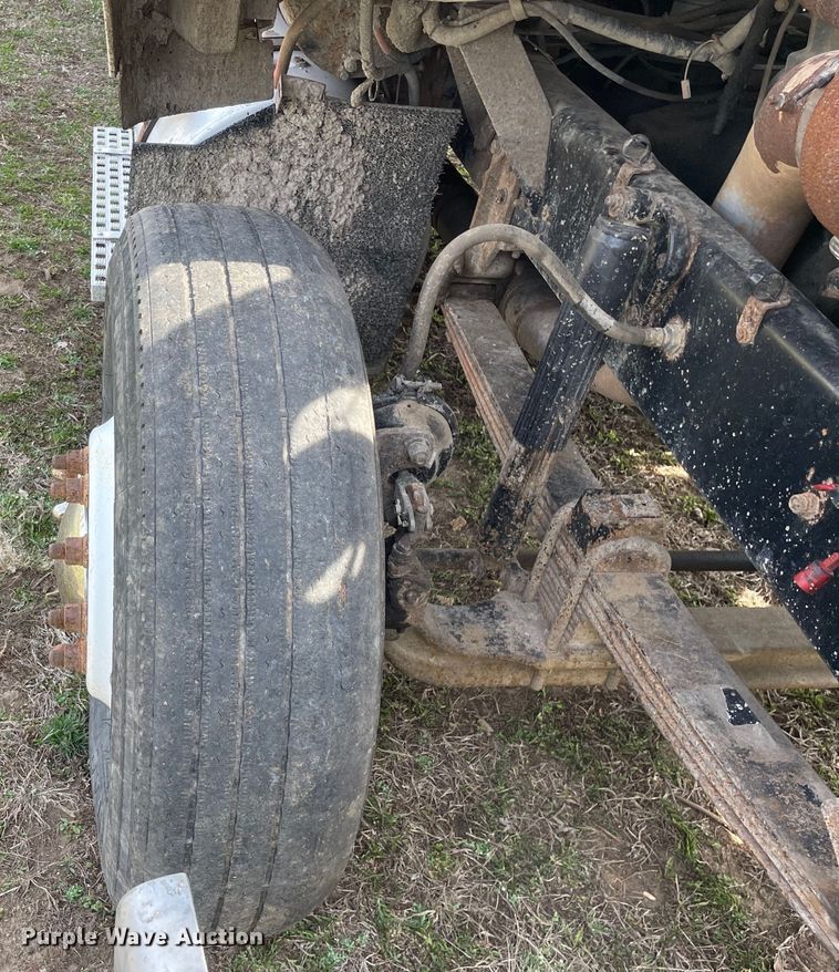 image for item LW9019 1994 Ford  LTL9000 Aeromax  grain truck