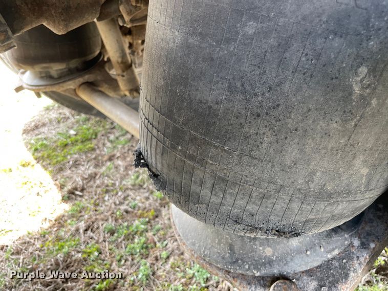 image for item LW9019 1994 Ford  LTL9000 Aeromax  grain truck