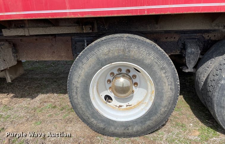 image for item LW9019 1994 Ford  LTL9000 Aeromax  grain truck