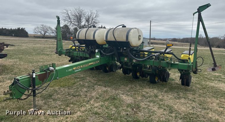image for item NF9489 John Deere 1760 planter