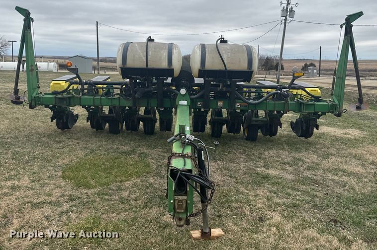 image for item NF9489 John Deere 1760 planter