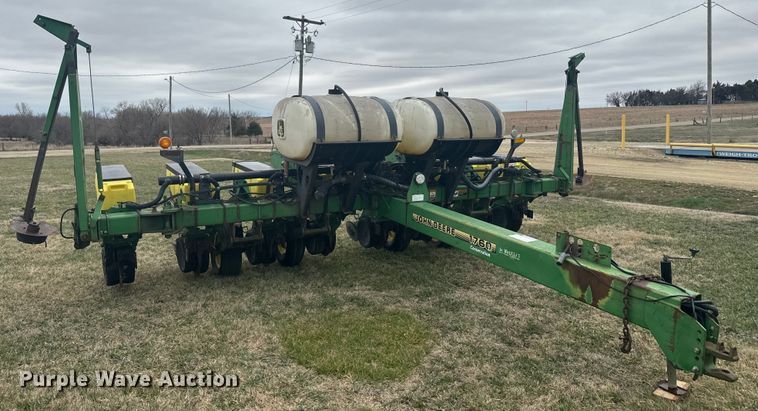 image for item NF9489 John Deere 1760 planter