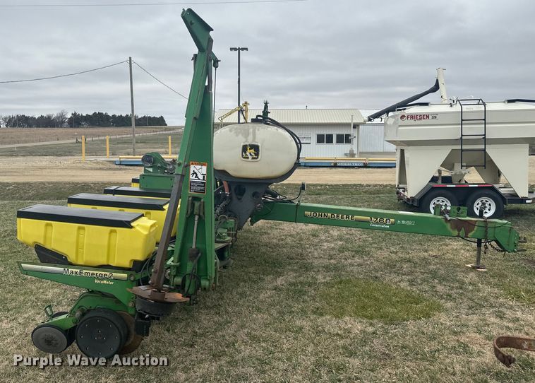 image for item NF9489 John Deere 1760 planter