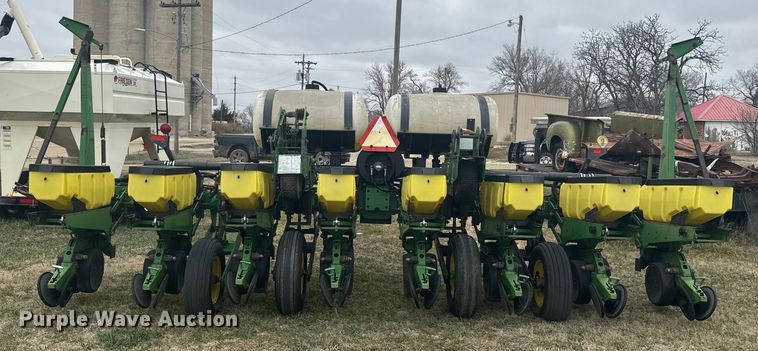 image for item NF9489 John Deere 1760 planter