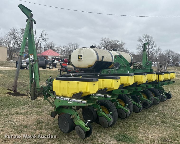 image for item NF9489 John Deere 1760 planter