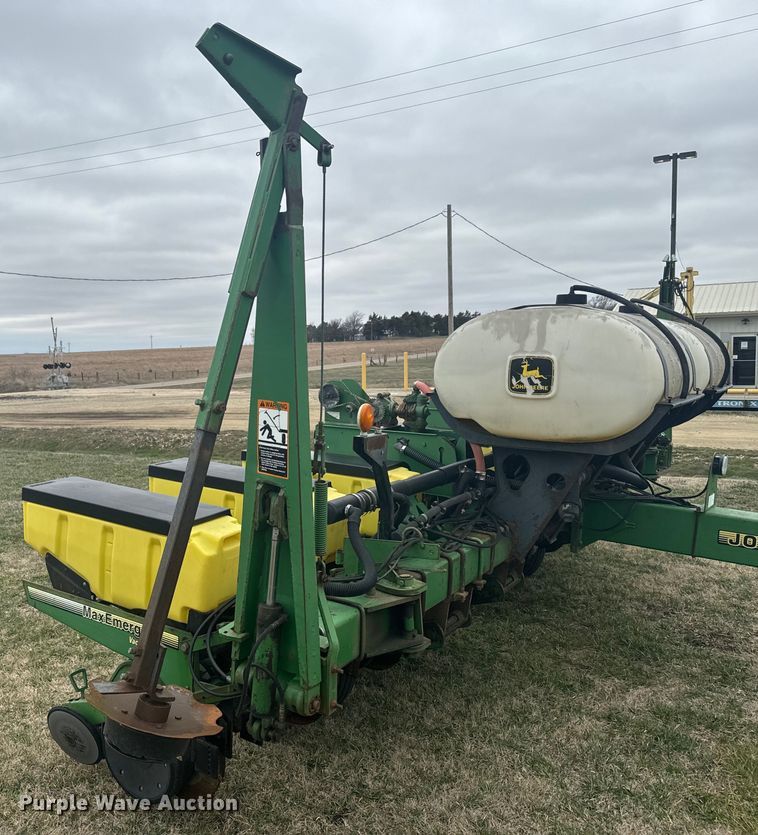 image for item NF9489 John Deere 1760 planter