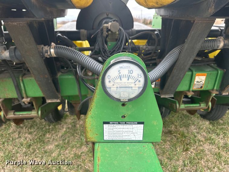 image for item NF9489 John Deere 1760 planter