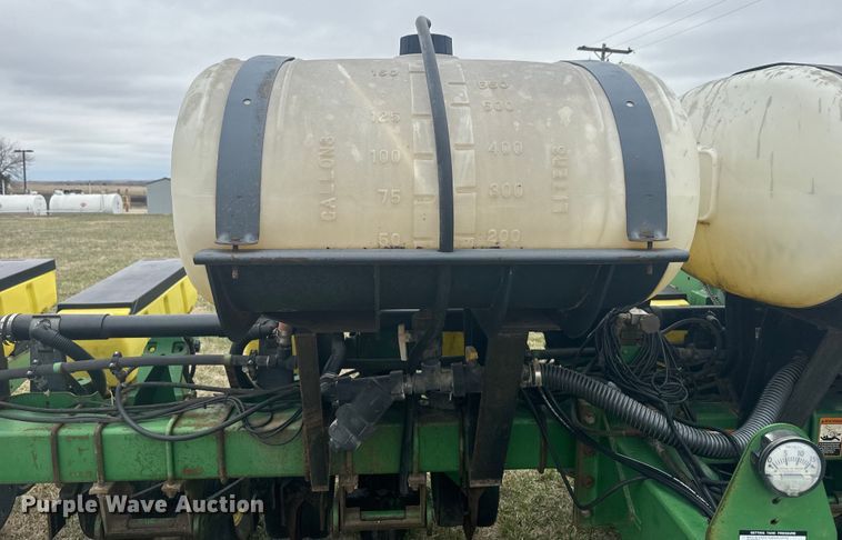 image for item NF9489 John Deere 1760 planter