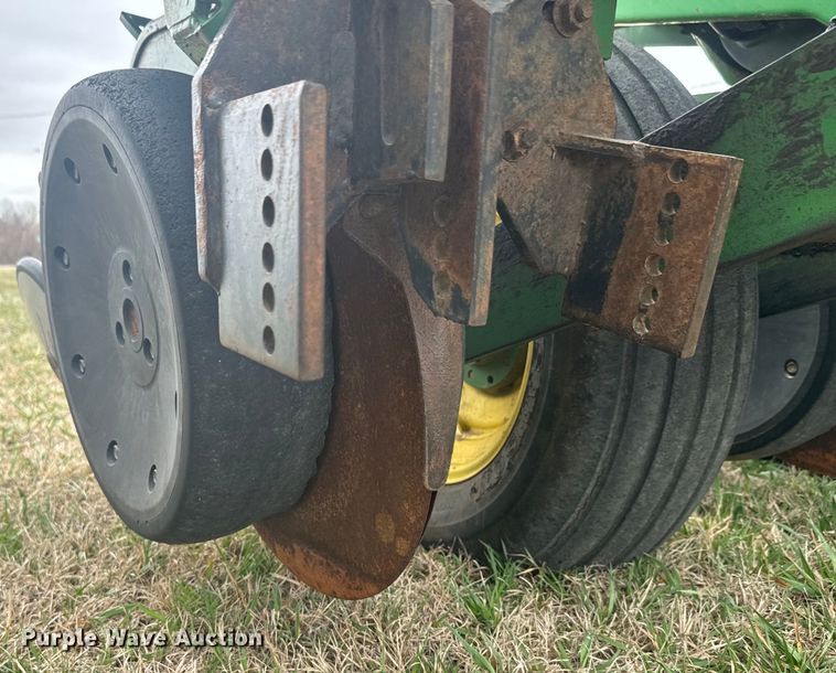 image for item NF9489 John Deere 1760 planter