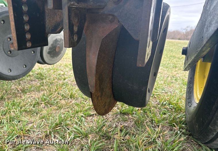 image for item NF9489 John Deere 1760 planter