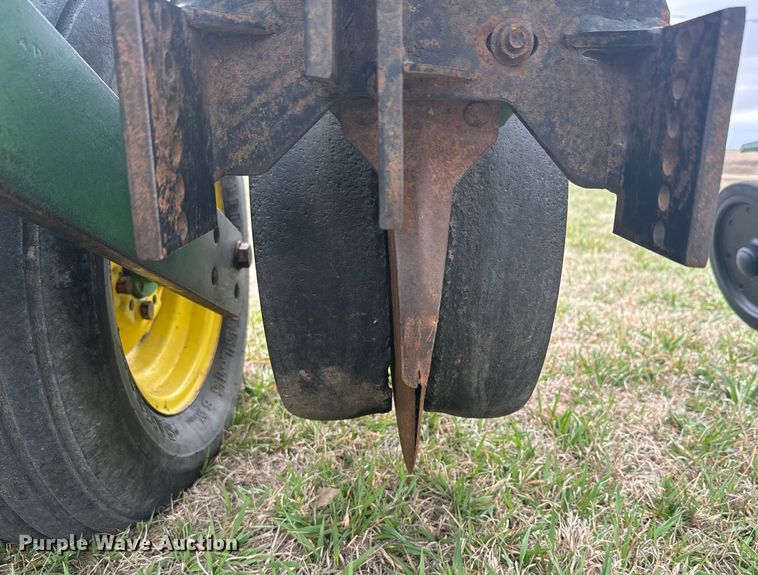 image for item NF9489 John Deere 1760 planter