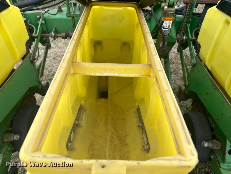 image for item NF9489 John Deere 1760 planter
