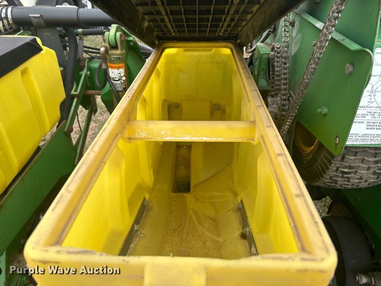image for item NF9489 John Deere 1760 planter
