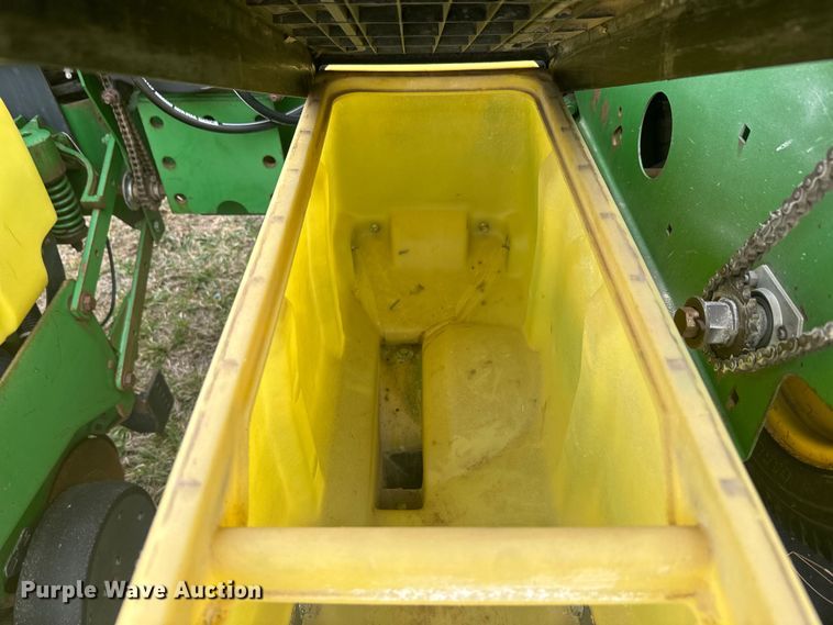 image for item NF9489 John Deere 1760 planter