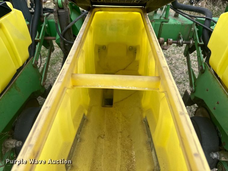 image for item NF9489 John Deere 1760 planter
