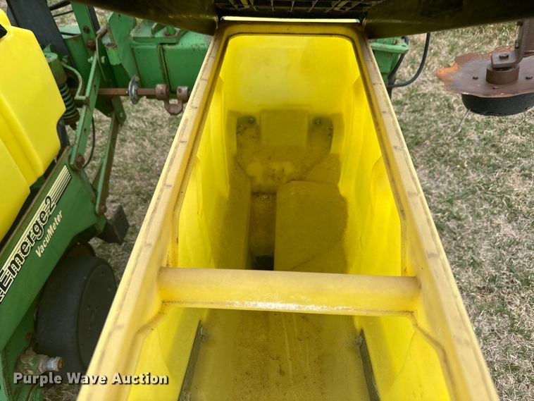 image for item NF9489 John Deere 1760 planter