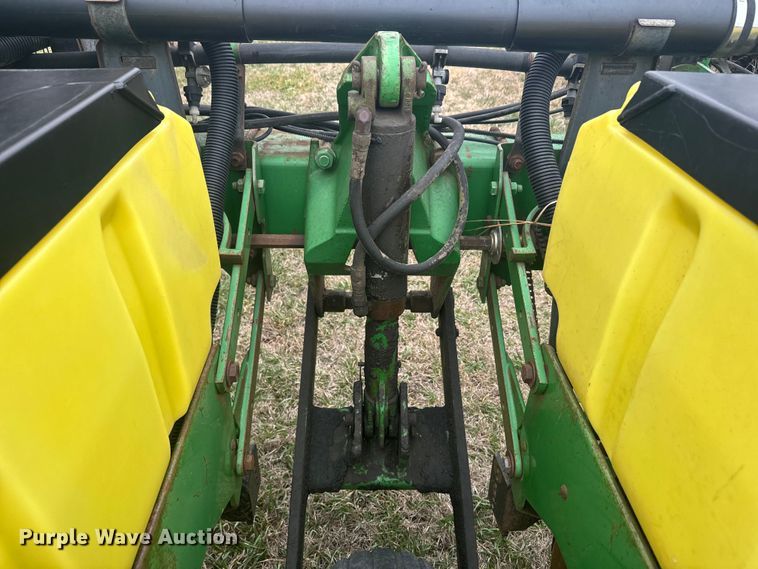 image for item NF9489 John Deere 1760 planter