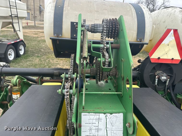 image for item NF9489 John Deere 1760 planter