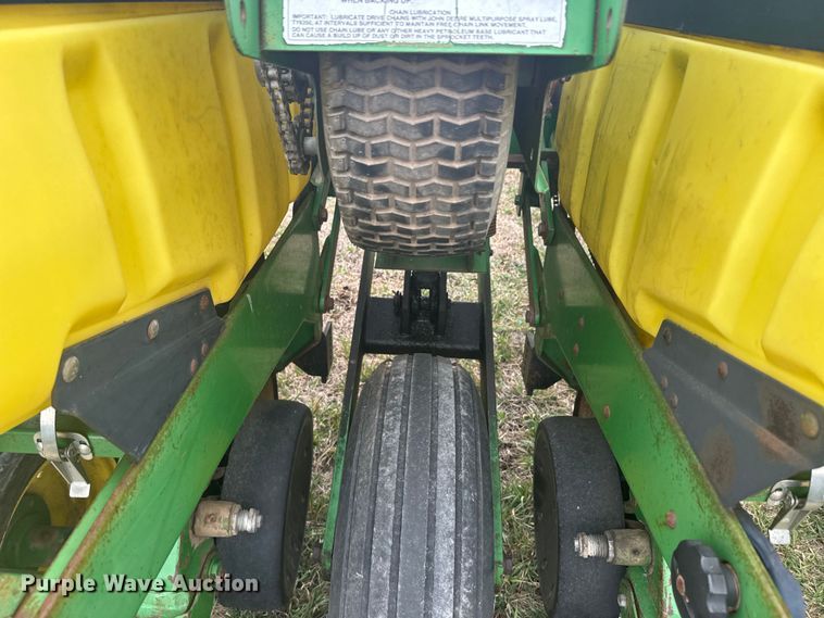 image for item NF9489 John Deere 1760 planter