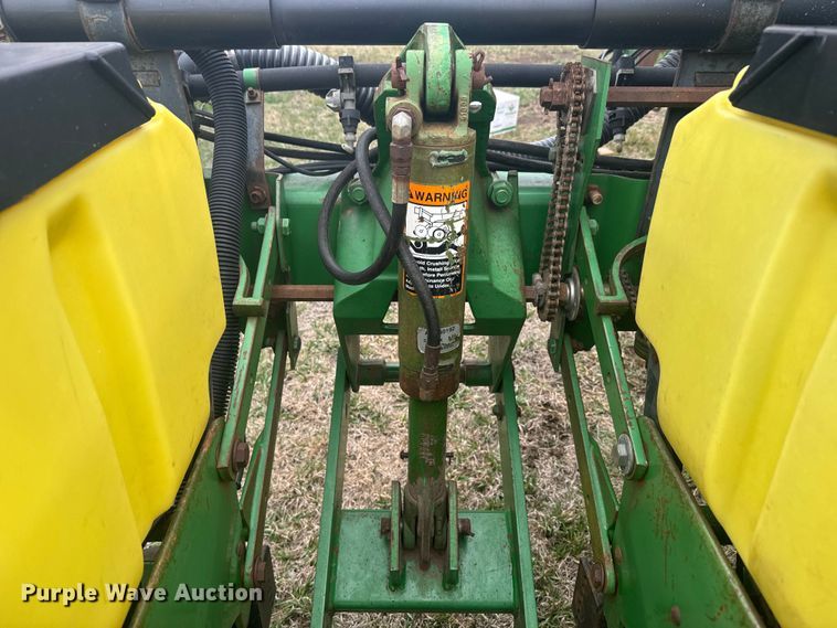 image for item NF9489 John Deere 1760 planter