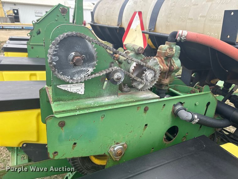 image for item NF9489 John Deere 1760 planter