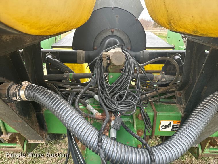 image for item NF9489 John Deere 1760 planter