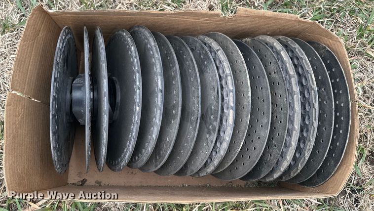 image for item NF9489 John Deere 1760 planter