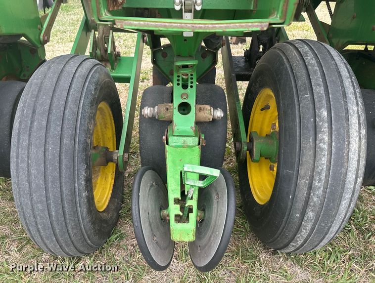 image for item NF9489 John Deere 1760 planter