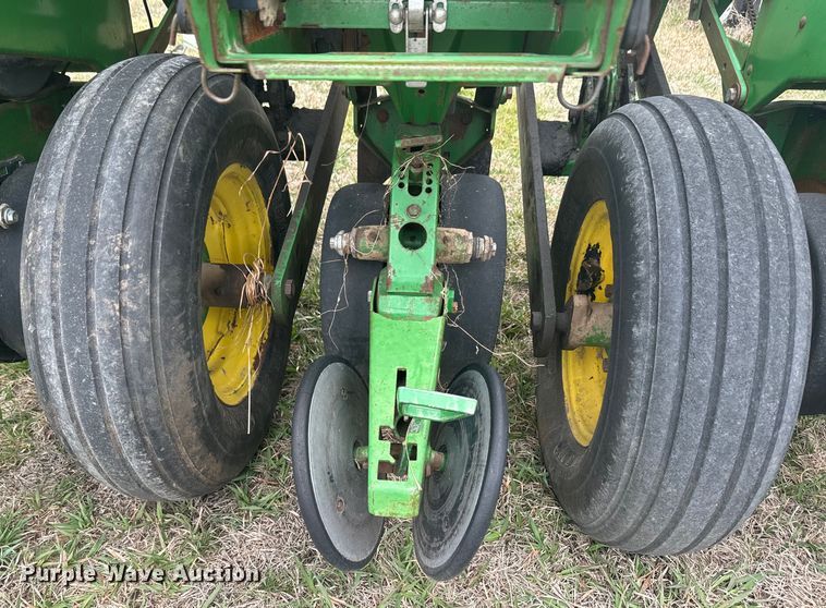 image for item NF9489 John Deere 1760 planter