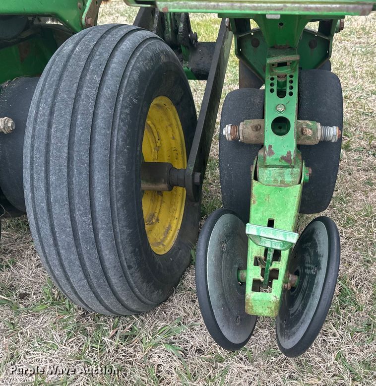 image for item NF9489 John Deere 1760 planter