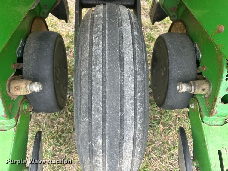 image for item NF9489 John Deere 1760 planter
