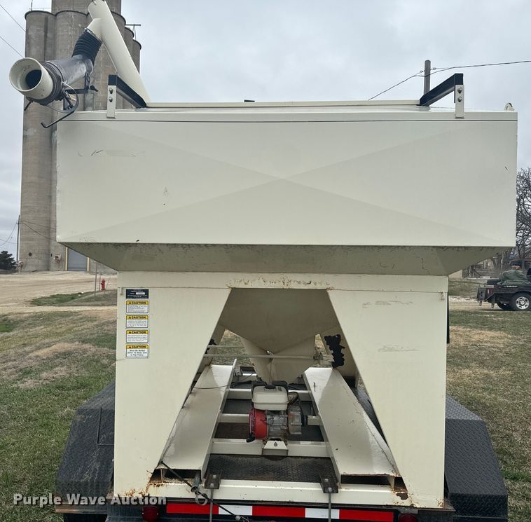 image for item NF9490 Friesen 220 seed tender