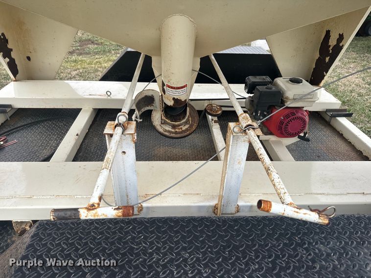 image for item NF9490 Friesen 220 seed tender
