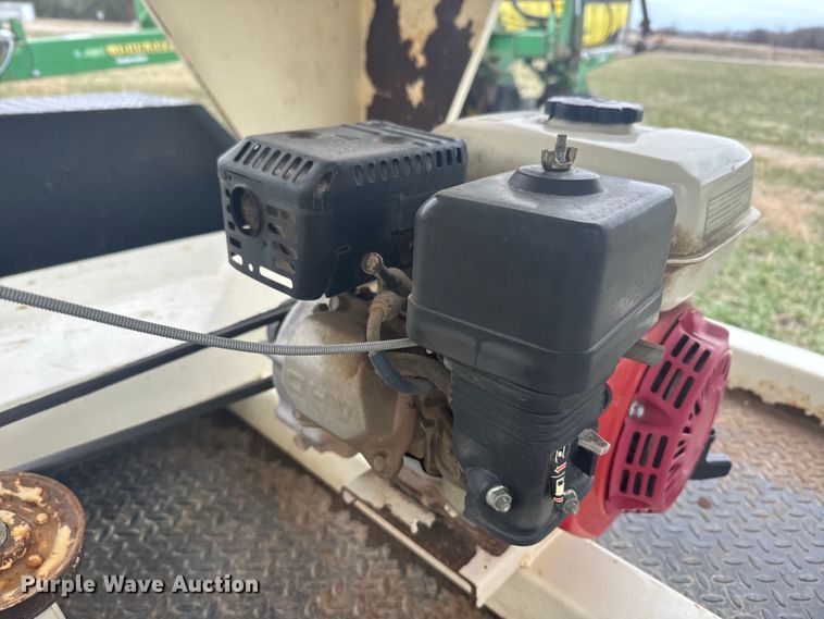 image for item NF9490 Friesen 220 seed tender