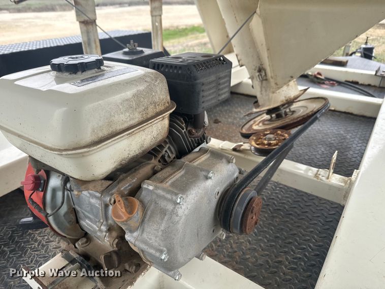 image for item NF9490 Friesen 220 seed tender