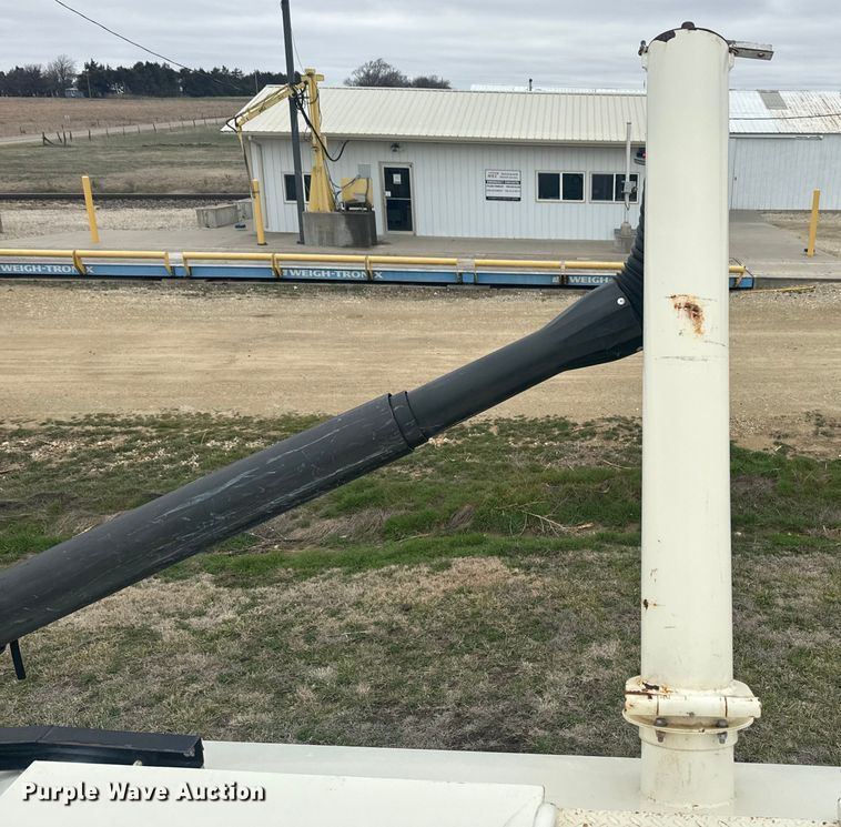 image for item NF9490 Friesen 220 seed tender