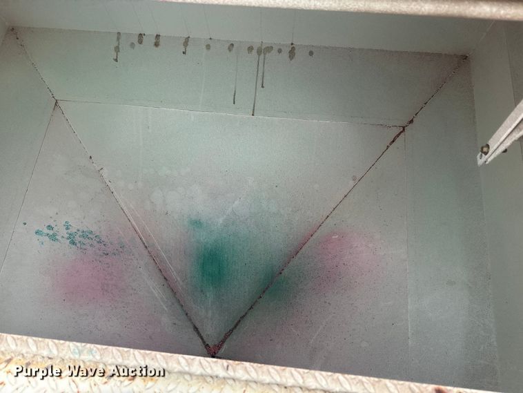 image for item NF9490 Friesen 220 seed tender