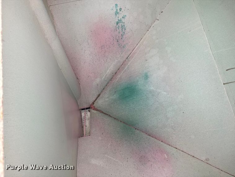 image for item NF9490 Friesen 220 seed tender