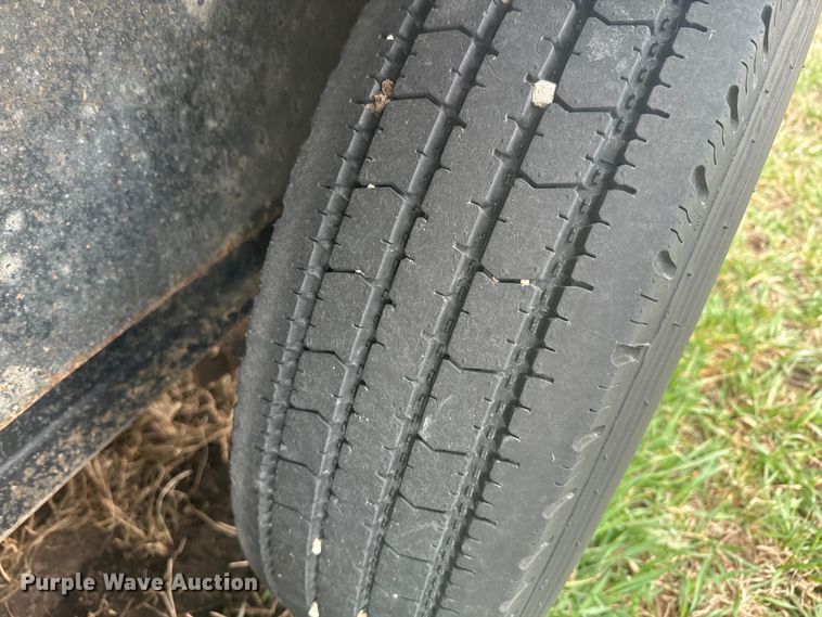 image for item NF9490 Friesen 220 seed tender